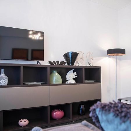 Konstantinos Stylish Brand New Apt In The Heart Of Atenas Exterior foto