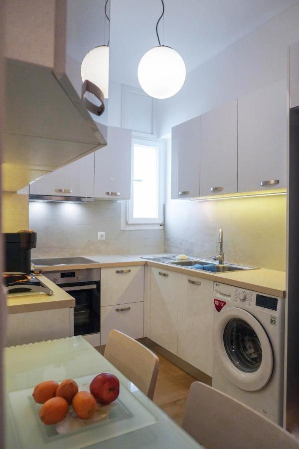 Apartamento Konstantinos Stylish Brand New Apt In The Heart Of Atenas Exterior foto