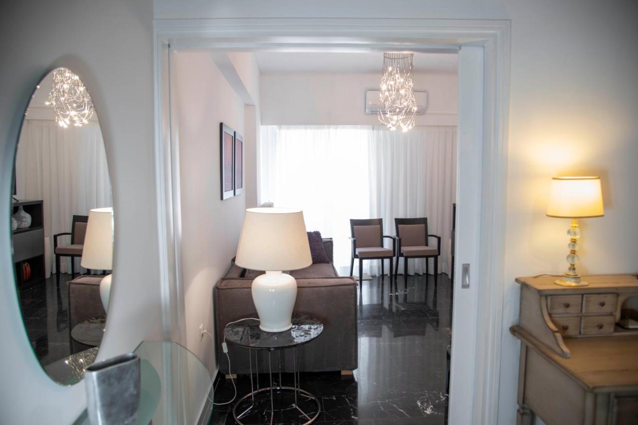 Apartamento Konstantinos Stylish Brand New Apt In The Heart Of Atenas Exterior foto